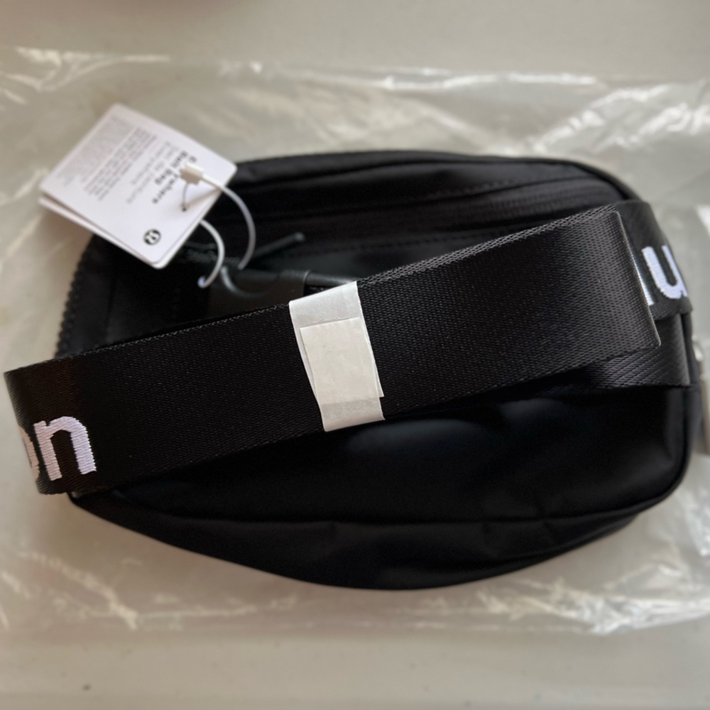 NWT Lululemon Everywhere Belt Bag Black/White Wordmark  New - Picture 9 of 10